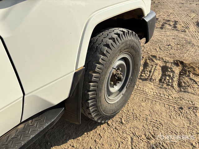 2018 Toyota Land Cruiser 78R 4x4 SUV - SUV: afbeelding 4 2018 Toyota Land Cruiser 78R 4x4 SUV - SUV: afbeelding 4