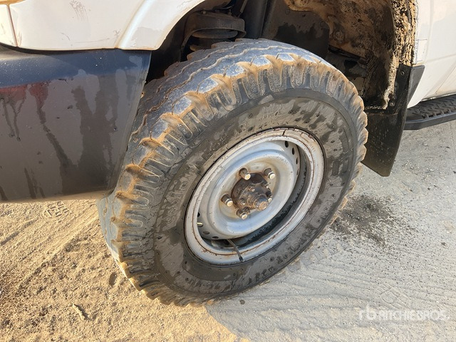 2018 Toyota Land Cruiser 78R 4x4 SUV - SUV: afbeelding 5 2018 Toyota Land Cruiser 78R 4x4 SUV - SUV: afbeelding 5