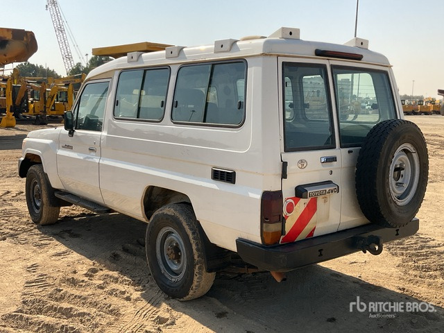 2018 Toyota Land Cruiser 78R 4x4 SUV - SUV: afbeelding 3 2018 Toyota Land Cruiser 78R 4x4 SUV - SUV: afbeelding 3