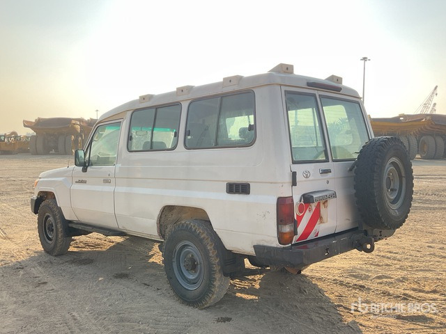 2018 Toyota Land Cruiser 78R 4x4 SUV - SUV: afbeelding 3 2018 Toyota Land Cruiser 78R 4x4 SUV - SUV: afbeelding 3