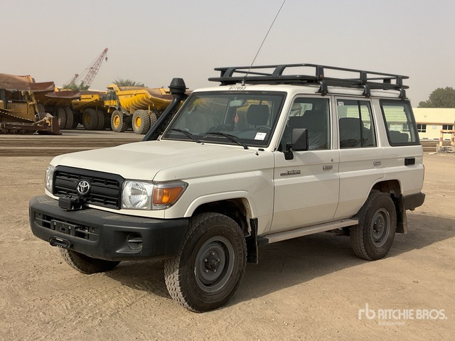 2023 Toyota Land Cruiser 76L 4x4 SUV - SUV: afbeelding 1 2023 Toyota Land Cruiser 76L 4x4 SUV - SUV: afbeelding 1