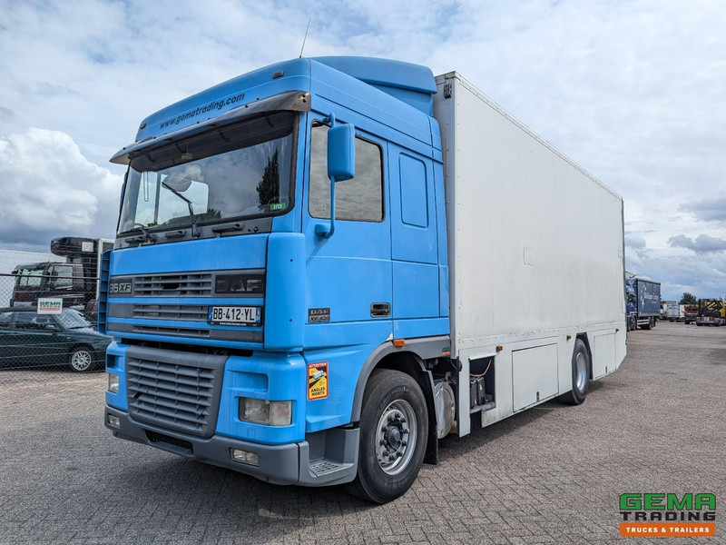 DAF XF95.430 4x2 Spacecab Euro2 - Retarder - Geslotenbak 7.7m - Handgeschakeld - Vangmuil - Bakwagen: afbeelding 1 DAF XF95.430 4x2 Spacecab Euro2 - Retarder - Geslotenbak 7.7m - Handgeschakeld - Vangmuil - Bakwagen: afbeelding 1
