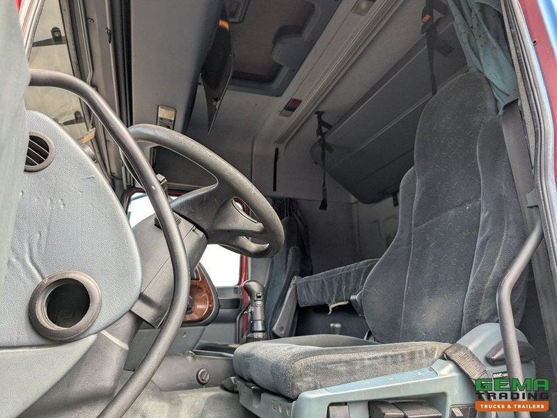 DAF XF95.430 4x2 Spacecab Euro2 - Retarder - Geslotenbak 7.7m - Handgeschakeld - Vangmuil - Bakwagen: afbeelding 5 DAF XF95.430 4x2 Spacecab Euro2 - Retarder - Geslotenbak 7.7m - Handgeschakeld - Vangmuil - Bakwagen: afbeelding 5