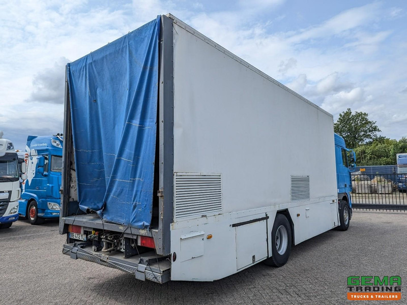 DAF XF95.430 4x2 Spacecab Euro2 - Retarder - Geslotenbak 7.7m - Handgeschakeld - Vangmuil - Bakwagen: afbeelding 3 DAF XF95.430 4x2 Spacecab Euro2 - Retarder - Geslotenbak 7.7m - Handgeschakeld - Vangmuil - Bakwagen: afbeelding 3