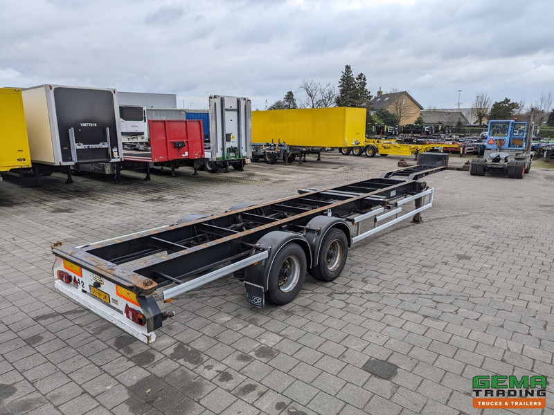 Floor FLCO 12-18 2-Assen BPW - Trommelremmen - 2x 20FT en 40FT Aansluiting - 4140KG - Containertransporter/ Wissellaadbak oplegger: afbeelding 1 Floor FLCO 12-18 2-Assen BPW - Trommelremmen - 2x 20FT en 40FT Aansluiting - 4140KG - Containertransporter/ Wissellaadbak oplegger: afbeelding 1