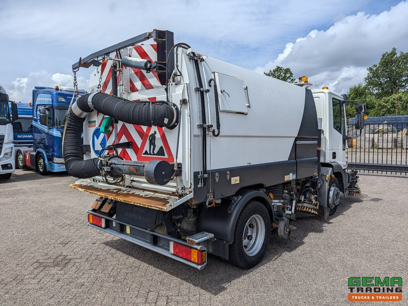 Iveco 140E21 4x2 Dagcab Euro3 - Schmidt SK500R - Hydrostaat - Veegwagen: afbeelding 2 Iveco 140E21 4x2 Dagcab Euro3 - Schmidt SK500R - Hydrostaat - Veegwagen: afbeelding 2