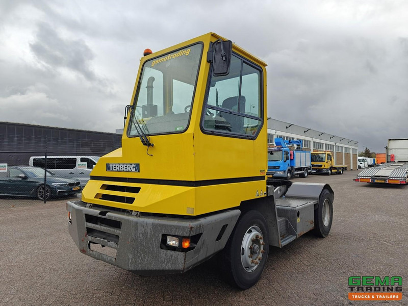 Terberg YT180 Schotel 25T - Naafreductie - Cummins - Landbouw Kenteken 40km/h - Terminal trekker: afbeelding 1 Terberg YT180 Schotel 25T - Naafreductie - Cummins - Landbouw Kenteken 40km/h - Terminal trekker: afbeelding 1