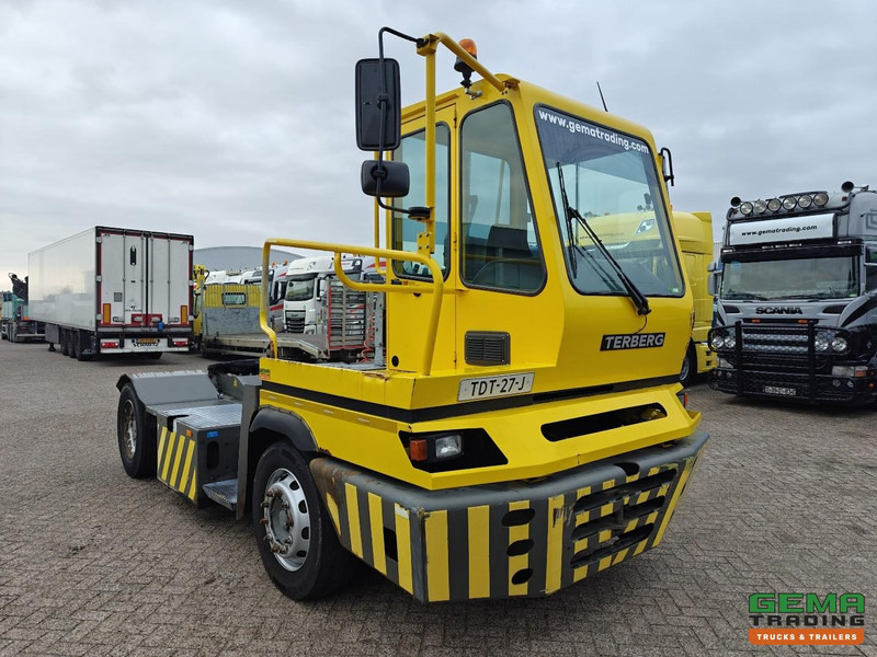 Terberg YT182 Allison - Schotel 30T - Naafreductie - Cummins - Landbouw Kenteken 40km/h - Terminal trekker: afbeelding 2 Terberg YT182 Allison - Schotel 30T - Naafreductie - Cummins - Landbouw Kenteken 40km/h - Terminal trekker: afbeelding 2