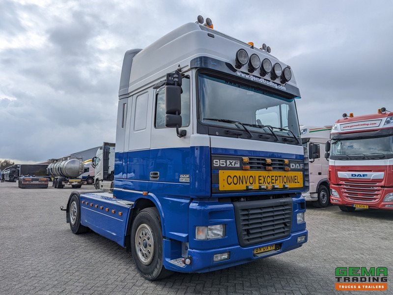 DAF 95XF.480 4x2 Superspacecab Euro3 - Handgeschakeld - Limited Edition Interieur - Side Skirts - Luchthoorns - Trekker: afbeelding 2 DAF 95XF.480 4x2 Superspacecab Euro3 - Handgeschakeld - Limited Edition Interieur - Side Skirts - Luchthoorns - Trekker: afbeelding 2