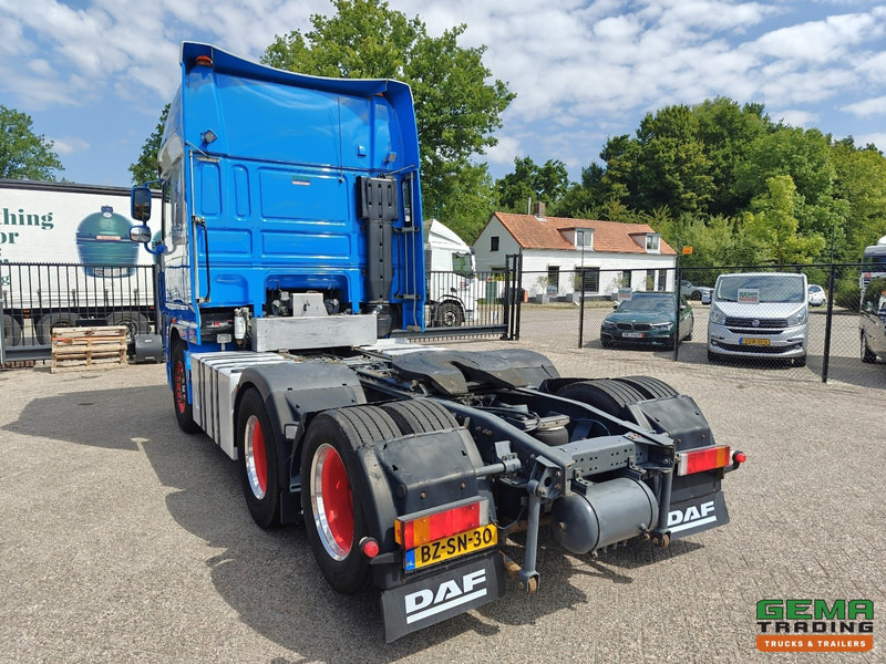DAF FTS XF105.510 6x2 SuperSpaceCab Euro5 - Retarder - Dubbele Tanks - 10 Banden - Schuifschotel - NL TRUCK - Trekker: afbeelding 4 DAF FTS XF105.510 6x2 SuperSpaceCab Euro5 - Retarder - Dubbele Tanks - 10 Banden - Schuifschotel - NL TRUCK - Trekker: afbeelding 4
