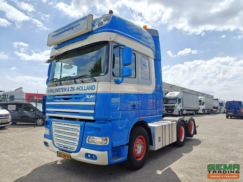 DAF FTS XF105.510 6x2 SuperSpaceCab Euro5 - Retarder - Dubbele Tanks - 10 Banden - Schuifschotel - NL TRUCK - Trekker: afbeelding 1 DAF FTS XF105.510 6x2 SuperSpaceCab Euro5 - Retarder - Dubbele Tanks - 10 Banden - Schuifschotel - NL TRUCK - Trekker: afbeelding 1