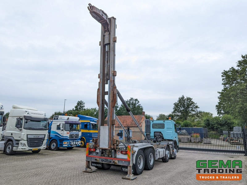 Volvo FMX410 8x4 /4 Daycab Euro5 - Haakarm 25T - CementSilo - RadioGrafisch - Hydr. Steunpoten - NaafReductie - Haakarmsysteem vrachtwagen: afbeelding 3 Volvo FMX410 8x4 /4 Daycab Euro5 - Haakarm 25T - CementSilo - RadioGrafisch - Hydr. Steunpoten - NaafReductie - Haakarmsysteem vrachtwagen: afbeelding 3
