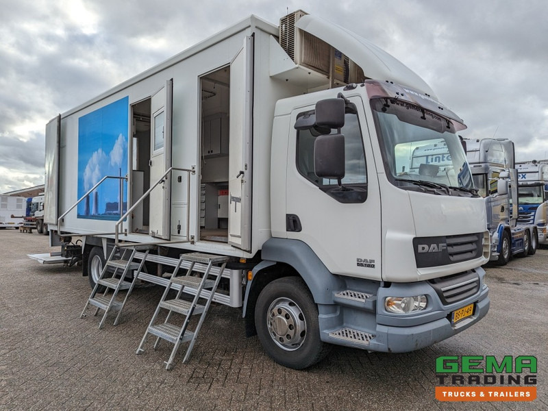 DAF FA LF55.180 4x2 Daycab 15T Euro4 Mobile Office / Camper / Workshop - Manual - Airco - Dhollandia Laadklep 1500KG - 150.000KM (V690) - Vrachtwagen: afbeelding 1 DAF FA LF55.180 4x2 Daycab 15T Euro4 Mobile Office / Camper / Workshop - Manual - Airco - Dhollandia Laadklep 1500KG - 150.000KM (V690) - Vrachtwagen: afbeelding 1