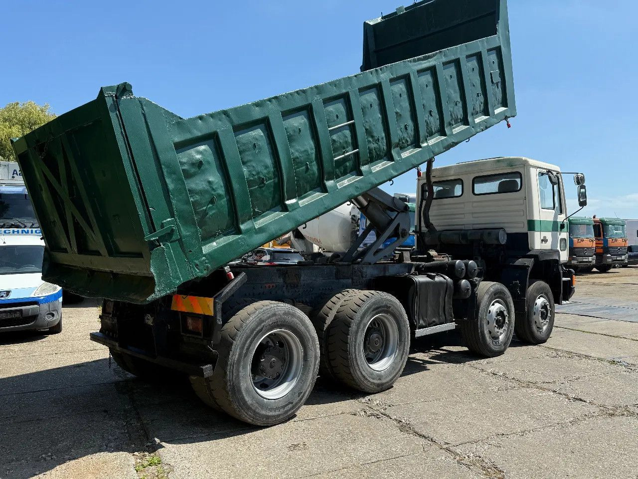 MAN 35.372 8X4 Tipper Spring/Spring ZF Manual Gear E - Kipper vrachtwagen: afbeelding 4 MAN 35.372 8X4 Tipper Spring/Spring ZF Manual Gear E - Kipper vrachtwagen: afbeelding 4