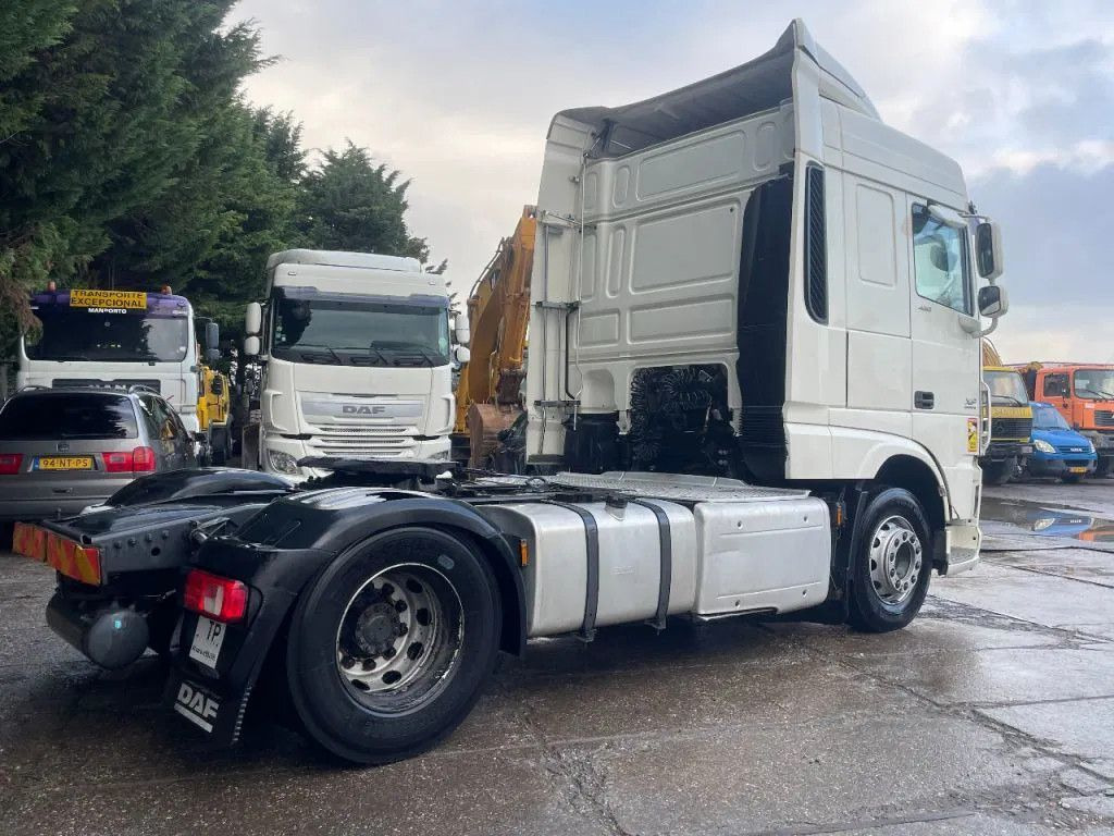 DAF XF 460 4X2 Tractor-unit Spring/Air Retarder DAF XF 106.460 4X2 Tractor-unit Spring/Air Retarder - Trekker: afbeelding 4 DAF XF 460 4X2 Tractor-unit Spring/Air Retarder DAF XF 106.460 4X2 Tractor-unit Spring/Air Retarder - Trekker: afbeelding 4
