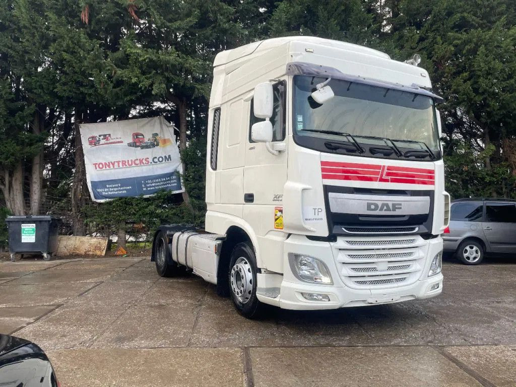 DAF XF 460 4X2 Tractor-unit Spring/Air Retarder DAF XF 106.460 4X2 Tractor-unit Spring/Air Retarder - Trekker: afbeelding 1 DAF XF 460 4X2 Tractor-unit Spring/Air Retarder DAF XF 106.460 4X2 Tractor-unit Spring/Air Retarder - Trekker: afbeelding 1