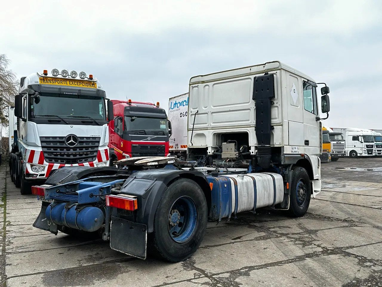 DAF XF 95.380 4X2 Tractor-unit Spring/Air ZF Manual DAF XF 95.380 4X2 Tractor-unit Spring/Air ZF Manual - Trekker: afbeelding 4 DAF XF 95.380 4X2 Tractor-unit Spring/Air ZF Manual DAF XF 95.380 4X2 Tractor-unit Spring/Air ZF Manual - Trekker: afbeelding 4