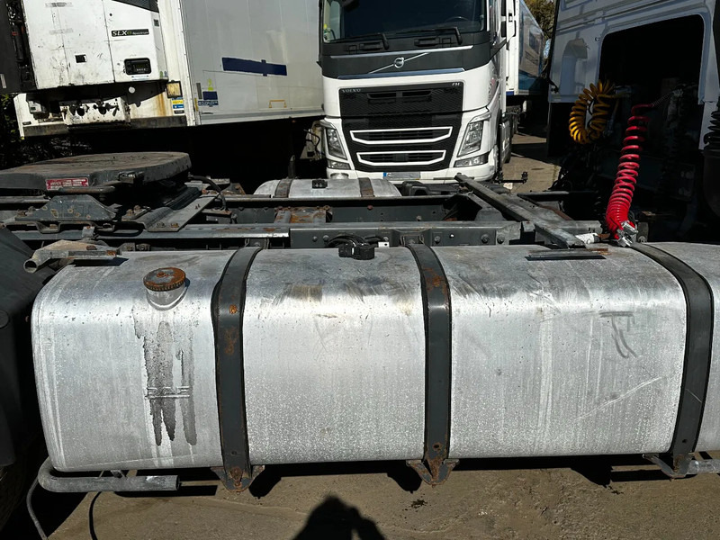 DAF XF 95.480 4X2 Tractor-unit Spring/Air ZF Manual Euro3 Airco - Trekker: afbeelding 5 DAF XF 95.480 4X2 Tractor-unit Spring/Air ZF Manual Euro3 Airco - Trekker: afbeelding 5