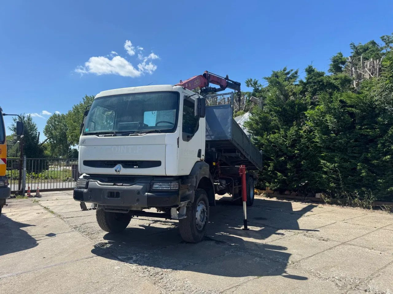 Renault Kerax 340 4X2 Tipper+Crane Spring/Spring Euro2 M - Trekker: afbeelding 2 Renault Kerax 340 4X2 Tipper+Crane Spring/Spring Euro2 M - Trekker: afbeelding 2