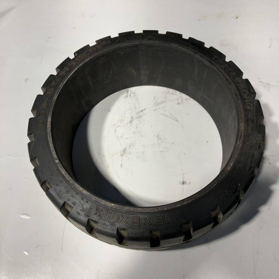 2X trelleborg 15x5x11 1/4 tyres - Band voor Intern transport: afbeelding 1 2X trelleborg 15x5x11 1/4 tyres - Band voor Intern transport: afbeelding 1