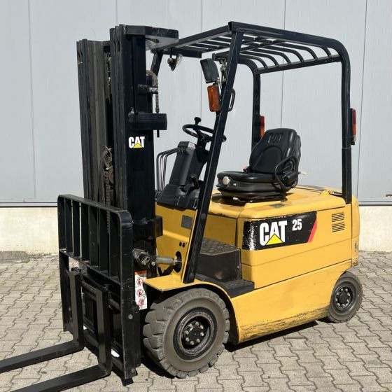 Caterpillar EP25K-PAC - Elektrische heftruck: afbeelding 1 Caterpillar EP25K-PAC - Elektrische heftruck: afbeelding 1