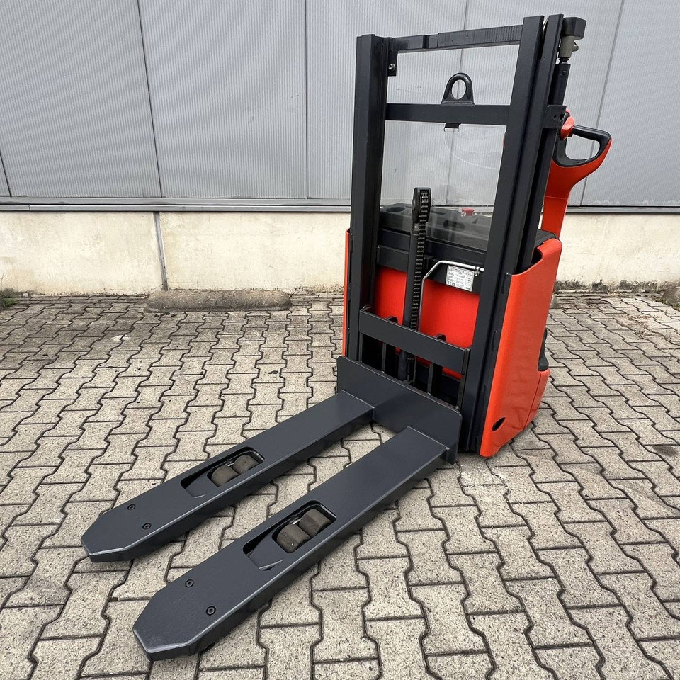 Linde L12 (1172) - Stapelaar: afbeelding 4 Linde L12 (1172) - Stapelaar: afbeelding 4