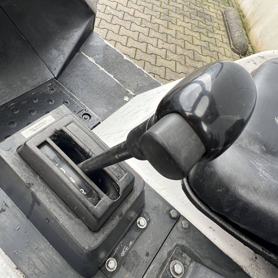 Leasing  Nissan FV02A25U Nissan FV02A25U: afbeelding 14