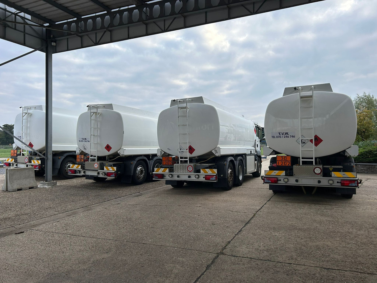 MAN TGS (lot of 4) - Tankwagen: afbeelding 4 MAN TGS (lot of 4) - Tankwagen: afbeelding 4