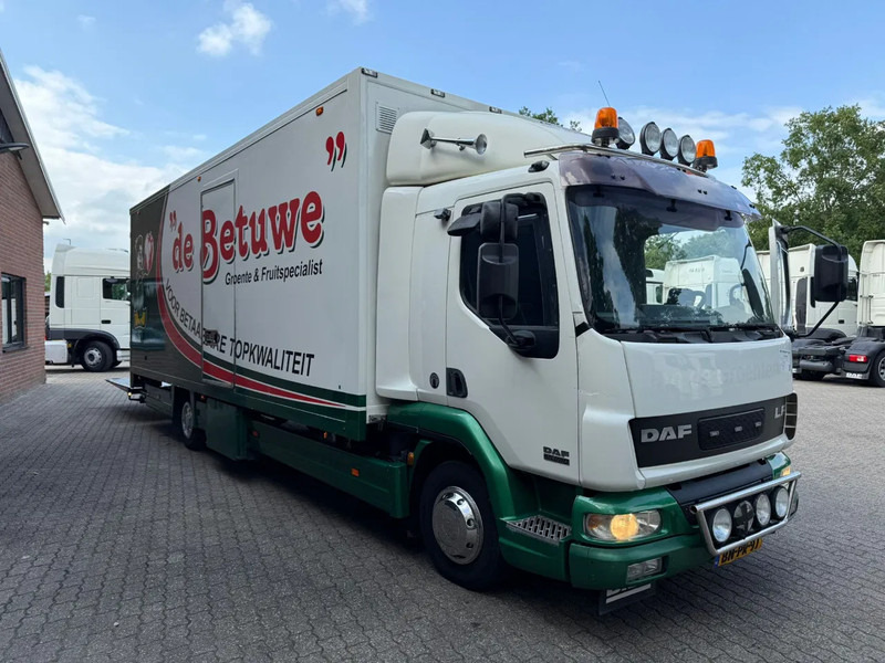 DAF LF 45.220 Laadklep/LBW Zijdeur Slaapcabine AHK NL truck - Bakwagen: afbeelding 2 DAF LF 45.220 Laadklep/LBW Zijdeur Slaapcabine AHK NL truck - Bakwagen: afbeelding 2