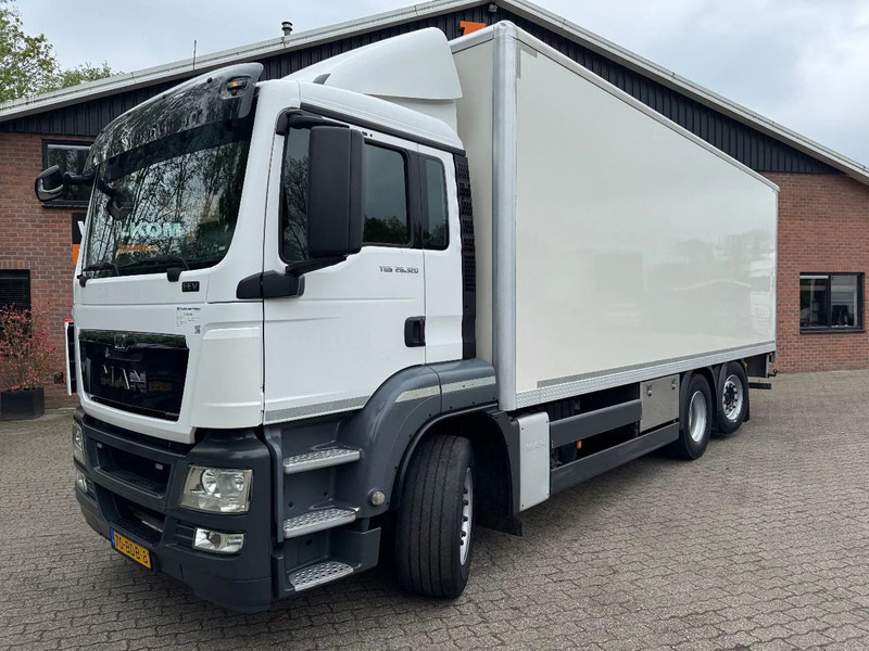 MAN TGS 26.320 EEV Koffer Stuuras AHK 3.000KG LBW 360.390KM! NL TRUCK - Bakwagen: afbeelding 1 MAN TGS 26.320 EEV Koffer Stuuras AHK 3.000KG LBW 360.390KM! NL TRUCK - Bakwagen: afbeelding 1
