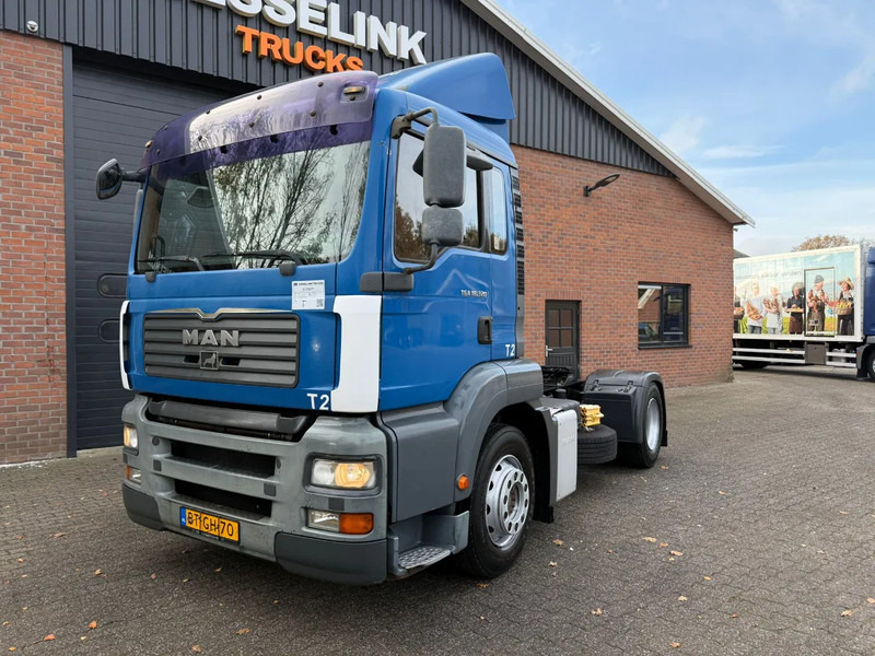 MAN TGA 18.320 Dagcabine 694.410KM NL Truck - Trekker: afbeelding 1 MAN TGA 18.320 Dagcabine 694.410KM NL Truck - Trekker: afbeelding 1
