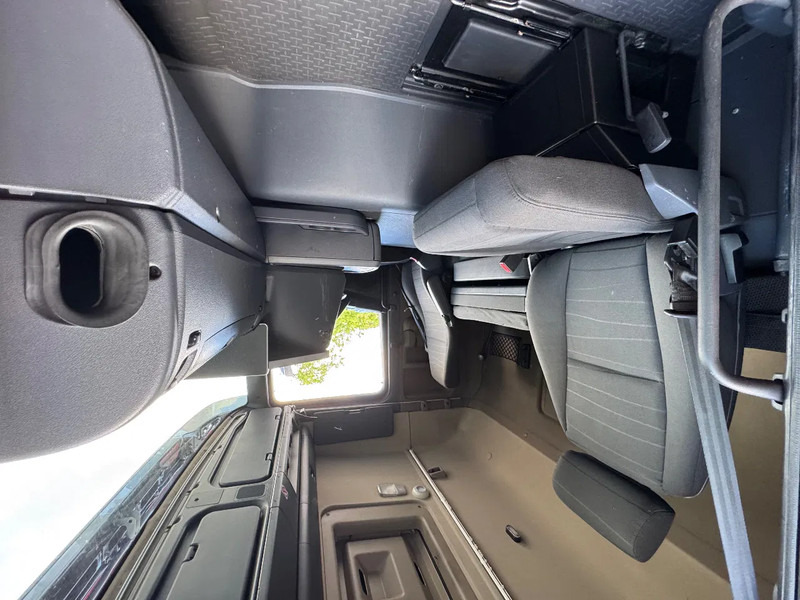 Scania G360 4X2 Airco Spoilers NL Truck - APK/TUV 10/2025 - Trekker: afbeelding 4 Scania G360 4X2 Airco Spoilers NL Truck - APK/TUV 10/2025 - Trekker: afbeelding 4