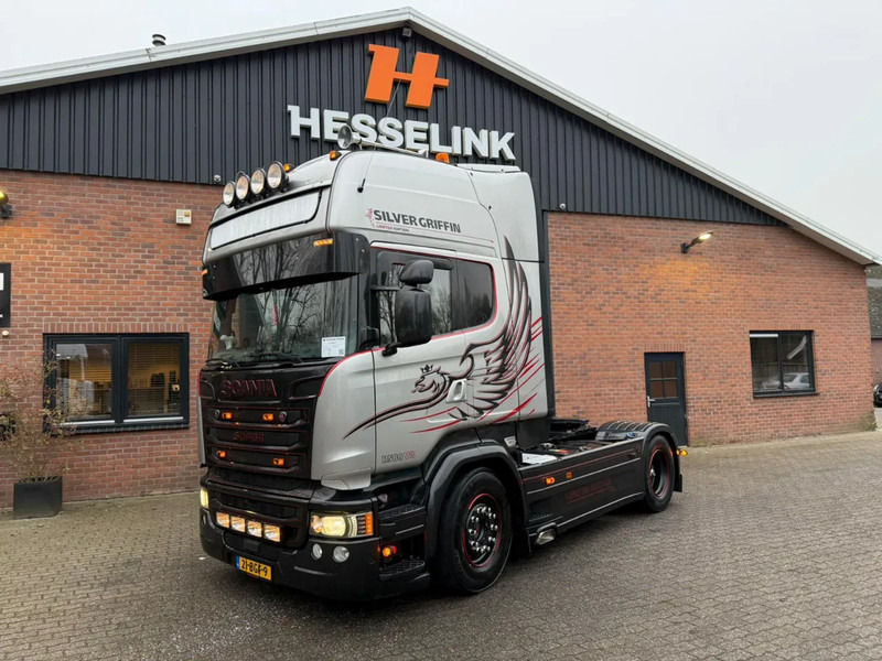 Scania R580 V8 Silver Griffin 033/100 Original NL, Full air - Trekker: afbeelding 1 Scania R580 V8 Silver Griffin 033/100 Original NL, Full air - Trekker: afbeelding 1