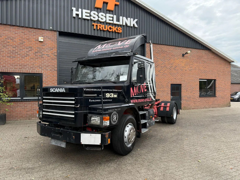 Scania T93M 220 Torpedo 3 zitplekken, Vangmuil, ex rijschool - Trekker: afbeelding 1 Scania T93M 220 Torpedo 3 zitplekken, Vangmuil, ex rijschool - Trekker: afbeelding 1
