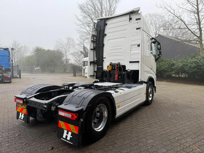 Volvo FH 500 4X2 Globetrotter XL Full Air Alcoa 2x tank PTO-Prep 390.253KM NL Truck - Top condition - Trekker: afbeelding 3 Volvo FH 500 4X2 Globetrotter XL Full Air Alcoa 2x tank PTO-Prep 390.253KM NL Truck - Top condition - Trekker: afbeelding 3