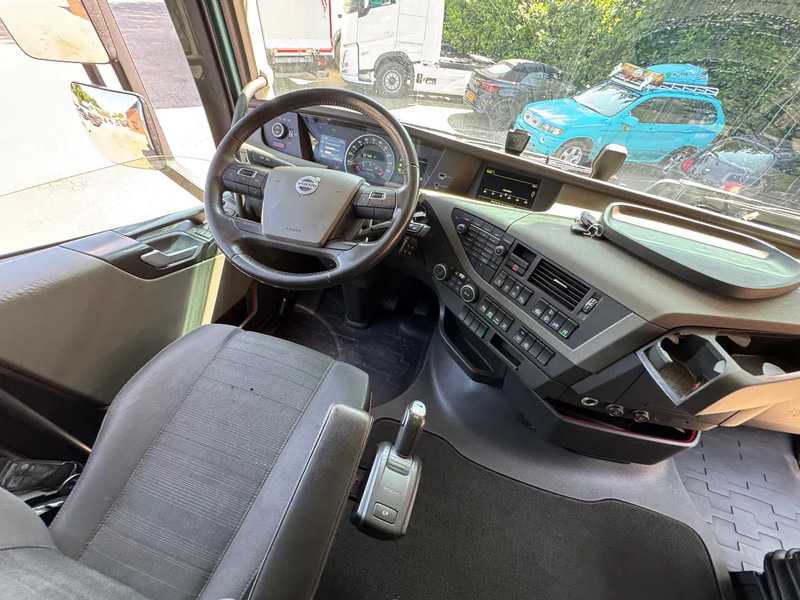 Volvo FH 500 Globetrotter XL ADR! 305.330KM! Gestuurde Voorloopas 2x tank APK 03/2026 - Trekker: afbeelding 5 Volvo FH 500 Globetrotter XL ADR! 305.330KM! Gestuurde Voorloopas 2x tank APK 03/2026 - Trekker: afbeelding 5