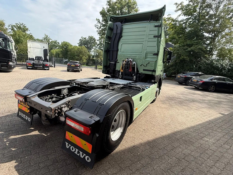 Volvo FM 370 Globetrotter XL Xenon Side skirts NL Truck - Trekker: afbeelding 4 Volvo FM 370 Globetrotter XL Xenon Side skirts NL Truck - Trekker: afbeelding 4