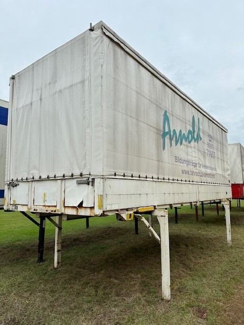 Ackermann-Fruehauf Wechselpritsche mit Bordwänden und Plane BDF System 7.150 mm - Schuifzeilen laadbak: afbeelding 4 Ackermann-Fruehauf Wechselpritsche mit Bordwänden und Plane BDF System 7.150 mm - Schuifzeilen laadbak: afbeelding 4