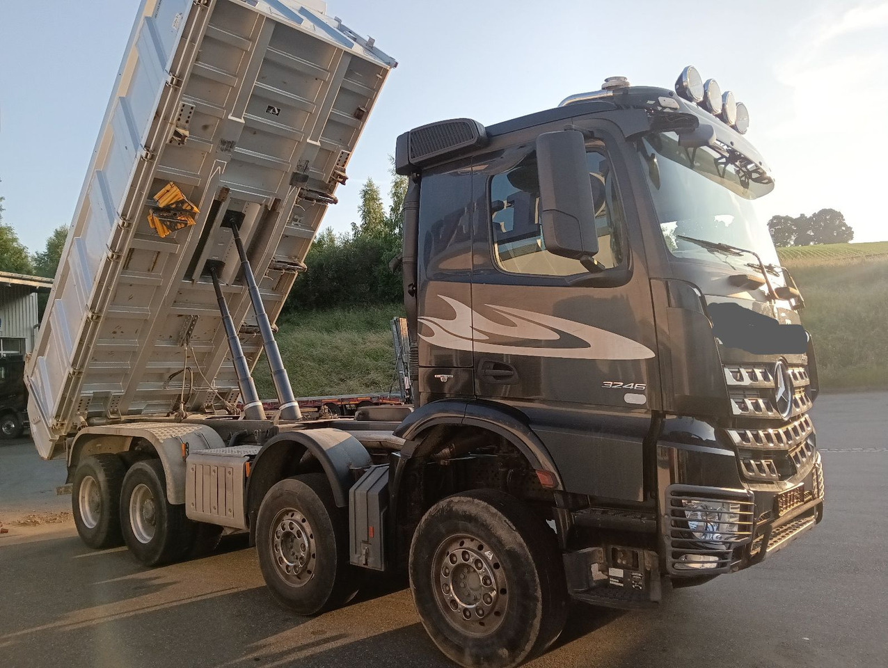Mercedes-Benz AROCS 3246 8x4 MEILLER 3-Seiten Bordmatic SCHALT - Kipper vrachtwagen: afbeelding 2 Mercedes-Benz AROCS 3246 8x4 MEILLER 3-Seiten Bordmatic SCHALT - Kipper vrachtwagen: afbeelding 2
