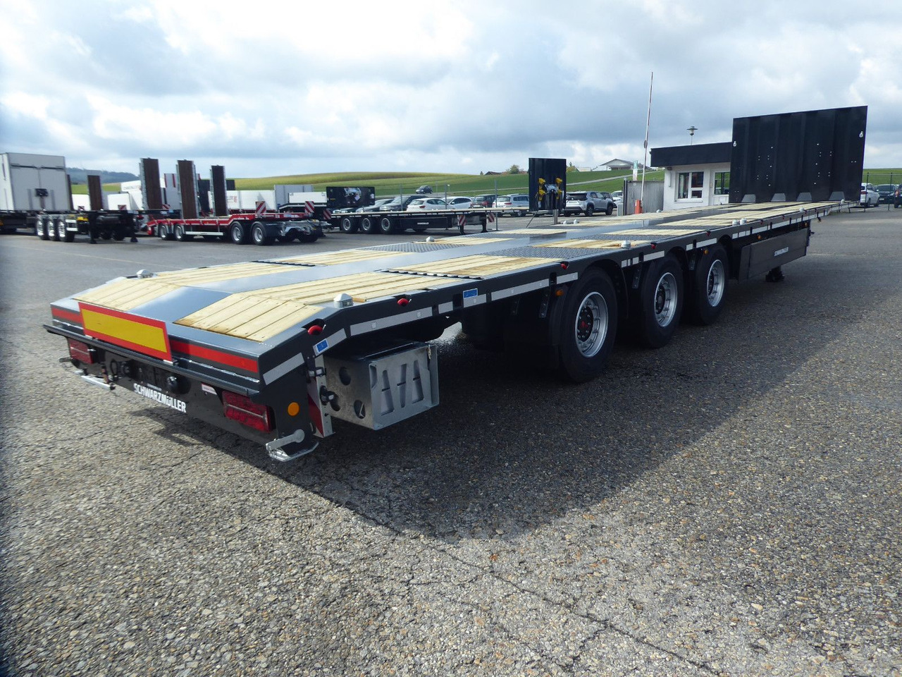 Schwarzmüller 3Achs Tele Rampen TwistLock40+2x20"SAF Lenk+Lift - Open bak met boorden oplegger: afbeelding 4 Schwarzmüller 3Achs Tele Rampen TwistLock40+2x20"SAF Lenk+Lift - Open bak met boorden oplegger: afbeelding 4