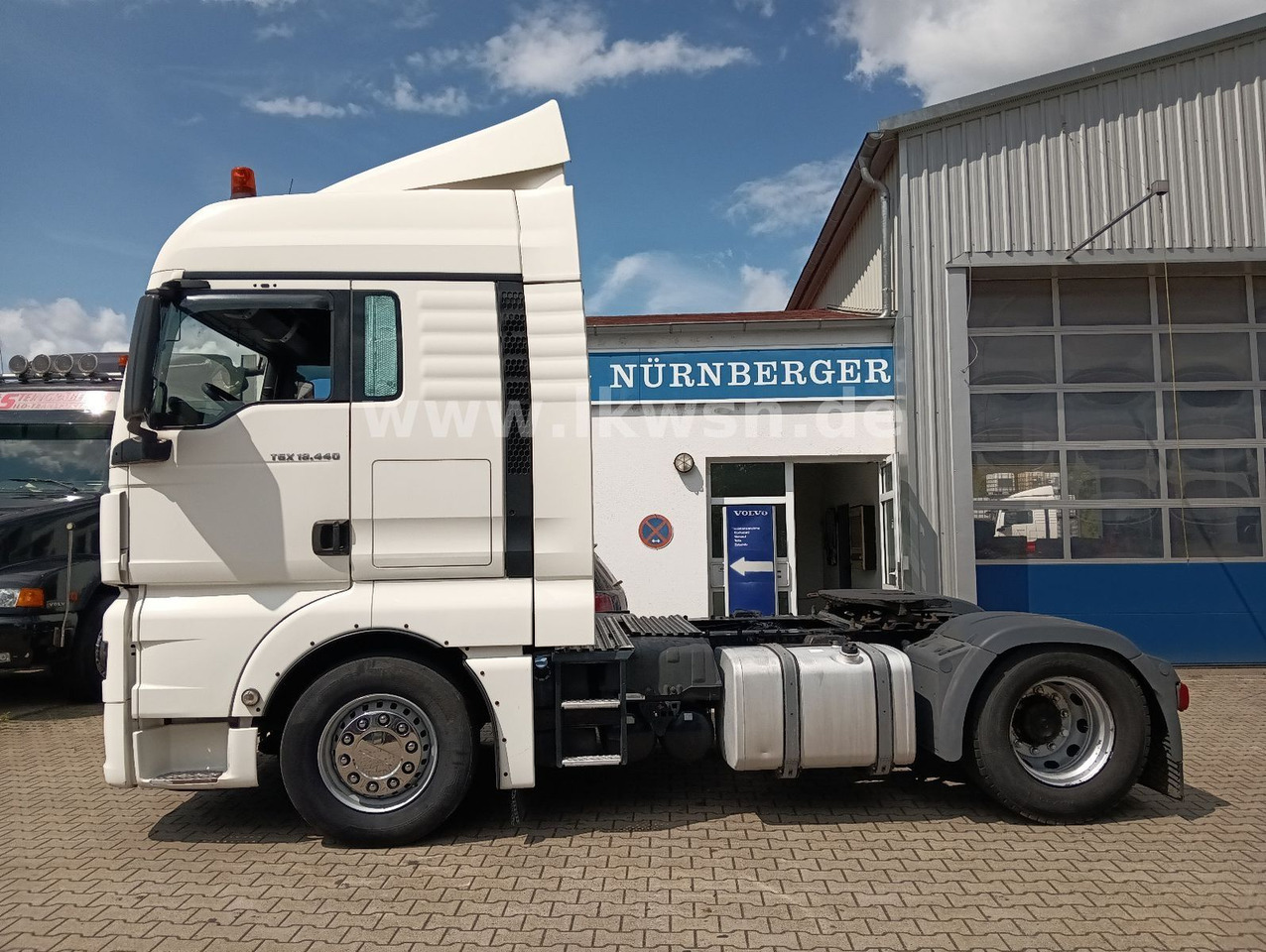 MAN TGX 18:440 FLT XLX 2xTank Klima Spoiler Kühlbox MAN TGX 18:440 FLT XLX 2xTank Klima Spoiler Kühlbox - Trekker: afbeelding 3 MAN TGX 18:440 FLT XLX 2xTank Klima Spoiler Kühlbox MAN TGX 18:440 FLT XLX 2xTank Klima Spoiler Kühlbox - Trekker: afbeelding 3