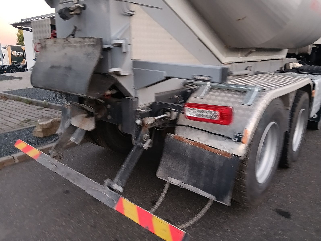 Volvo FH500 8x4R RETARDER LIFT MEILLER-Asphalt FunkAHK - Kipper vrachtwagen: afbeelding 4 Volvo FH500 8x4R RETARDER LIFT MEILLER-Asphalt FunkAHK - Kipper vrachtwagen: afbeelding 4