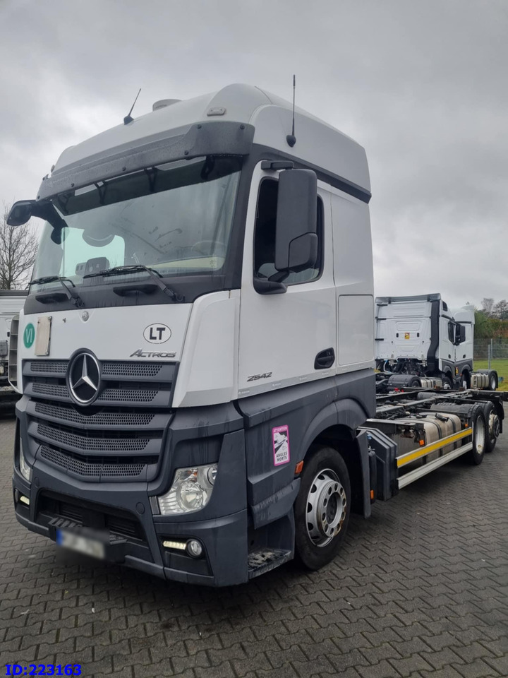 MERCEDES-BENZ Actros 2542 BDF 6x2 Euro6 - Chassis vrachtwagen: afbeelding 2 MERCEDES-BENZ Actros 2542 BDF 6x2 Euro6 - Chassis vrachtwagen: afbeelding 2