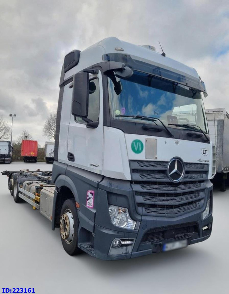 MERCEDES-BENZ Actros 2542 BDF 6x2 Euro6 - Chassis vrachtwagen: afbeelding 2 MERCEDES-BENZ Actros 2542 BDF 6x2 Euro6 - Chassis vrachtwagen: afbeelding 2