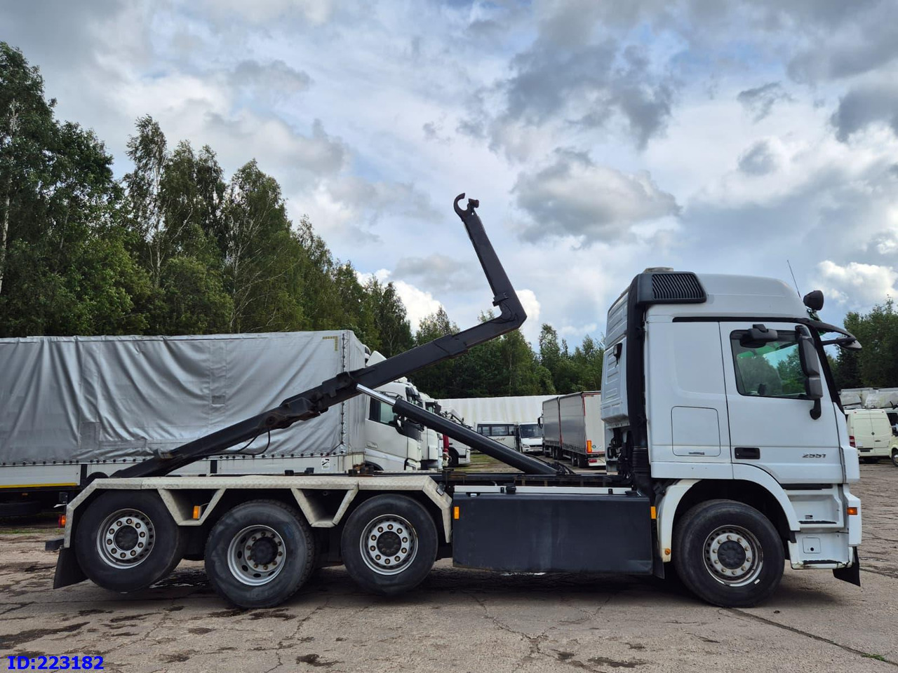 MERCEDES-BENZ Actros 2551 8x2 V8 Retarder - Haakarmsysteem vrachtwagen: afbeelding 5 MERCEDES-BENZ Actros 2551 8x2 V8 Retarder - Haakarmsysteem vrachtwagen: afbeelding 5