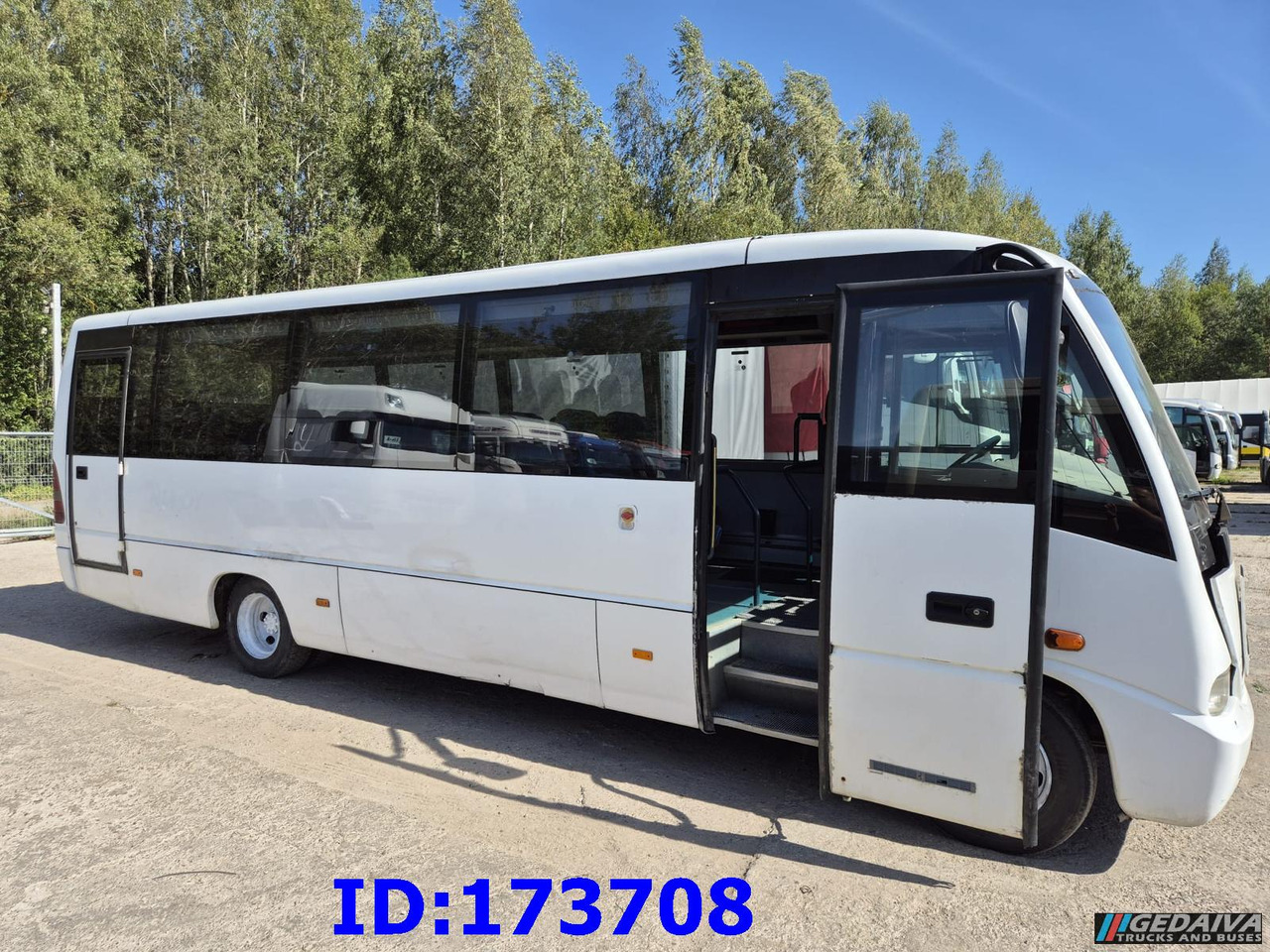 MERCEDES-BENZ Medio 30 Seat - Touringcar: afbeelding 4 MERCEDES-BENZ Medio 30 Seat - Touringcar: afbeelding 4