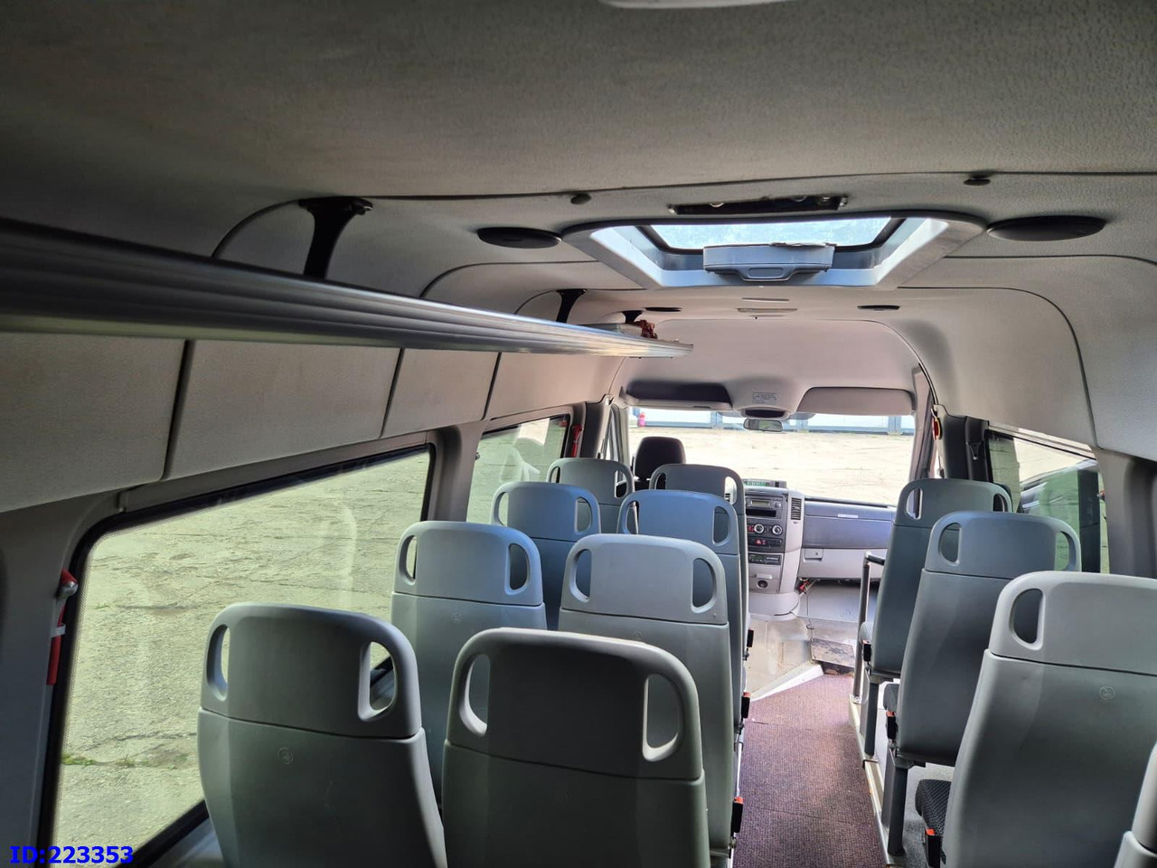 Touringcar MERCEDES-BENZ Sprinter 518 - 23 Seater: afbeelding 20