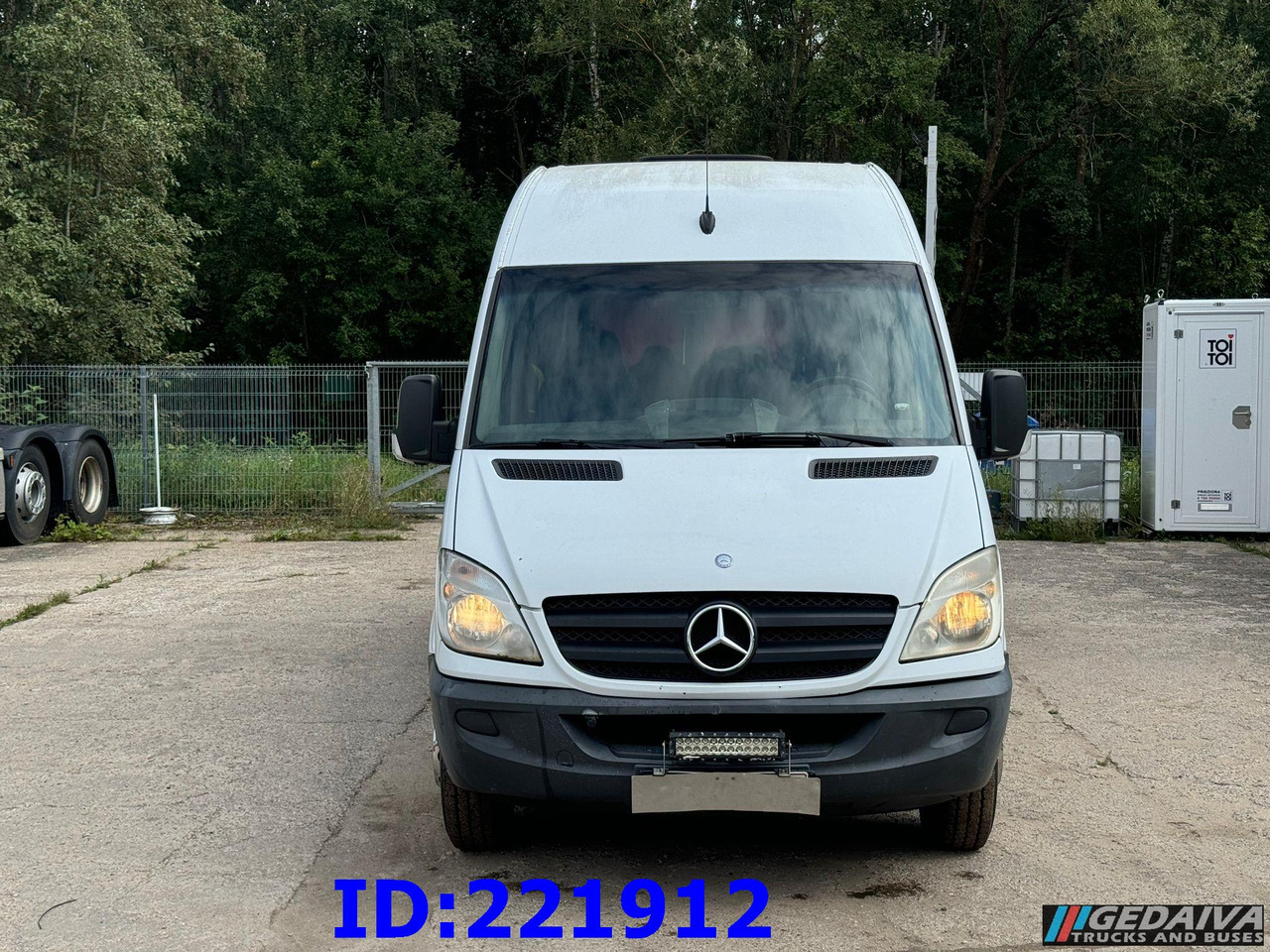 MERCEDES-BENZ Sprinter 518 VIP 17-Place - Touringcar: afbeelding 2 MERCEDES-BENZ Sprinter 518 VIP 17-Place - Touringcar: afbeelding 2