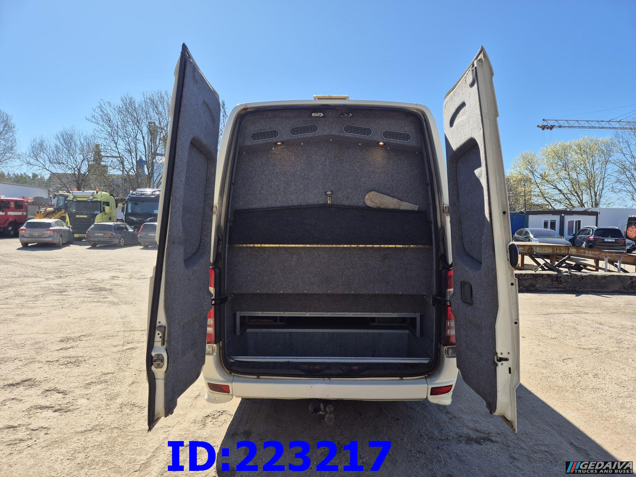 MERCEDES-BENZ Sprinter 518 VIP Prostyle 17-Place (Motor defekt) - Touringcar: afbeelding 4 MERCEDES-BENZ Sprinter 518 VIP Prostyle 17-Place (Motor defekt) - Touringcar: afbeelding 4