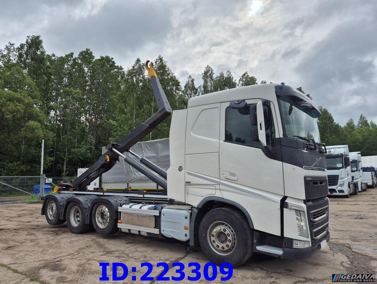 VOLVO FH13 540HP 8x2 Hook lift (2axles steering - 2 axles lifting) - Haakarmsysteem vrachtwagen: afbeelding 4 VOLVO FH13 540HP 8x2 Hook lift (2axles steering - 2 axles lifting) - Haakarmsysteem vrachtwagen: afbeelding 4
